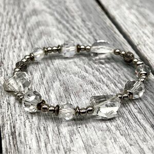 260. Gorgeous Faceted Clear Crystal and Silver Tone Bead Stretch Bracelet